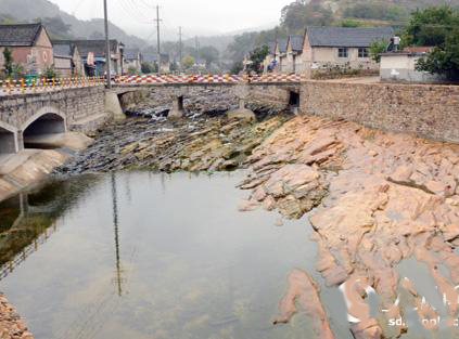 ��ɽ:ʯ���˼�����Ĵ�ɽζ��