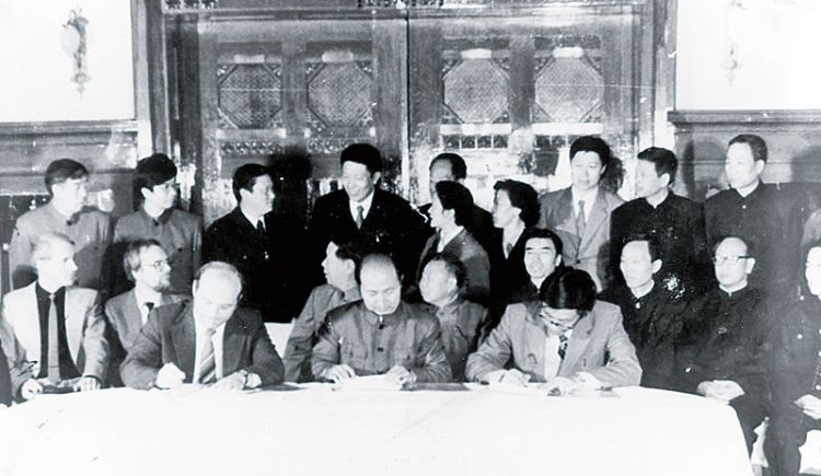 1984��12��26�գ������Q����