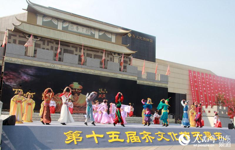 9��12�����������Ͳ��������������k���R�ͅ^(q��)�����������Ͳ����Ļ��V�����������Ͳ����ðl(f��)ί��ͬ���k�ĵ�ʮ����R�Ļ���(ji��)�_Ļʽ���R���ʶ�ɽ�|�R���_Ļ�����zӰ �δ䣩