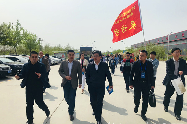 ̩�x����:��(chu��ng)���аl(f��)�X�Ͻ�(y��ng)��            ���@��������a(ch��n)300�fƽ�����Xģ�����a(ch��n)�����a(ch��n)��λ�Ӈ���(n��i)��λ����Ԕ��(x��)��