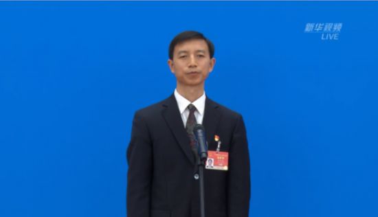 從環(huán)衛(wèi)一線到全國兩會，張金海亮相代表通道