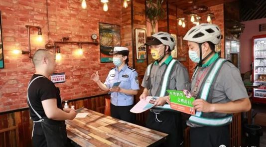 山東交警開展交通安全宣傳活動(dòng)