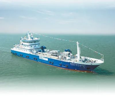 “魯煙開漁養(yǎng)運66601”號生態(tài)活魚養(yǎng)殖運輸船。李鵬 攝