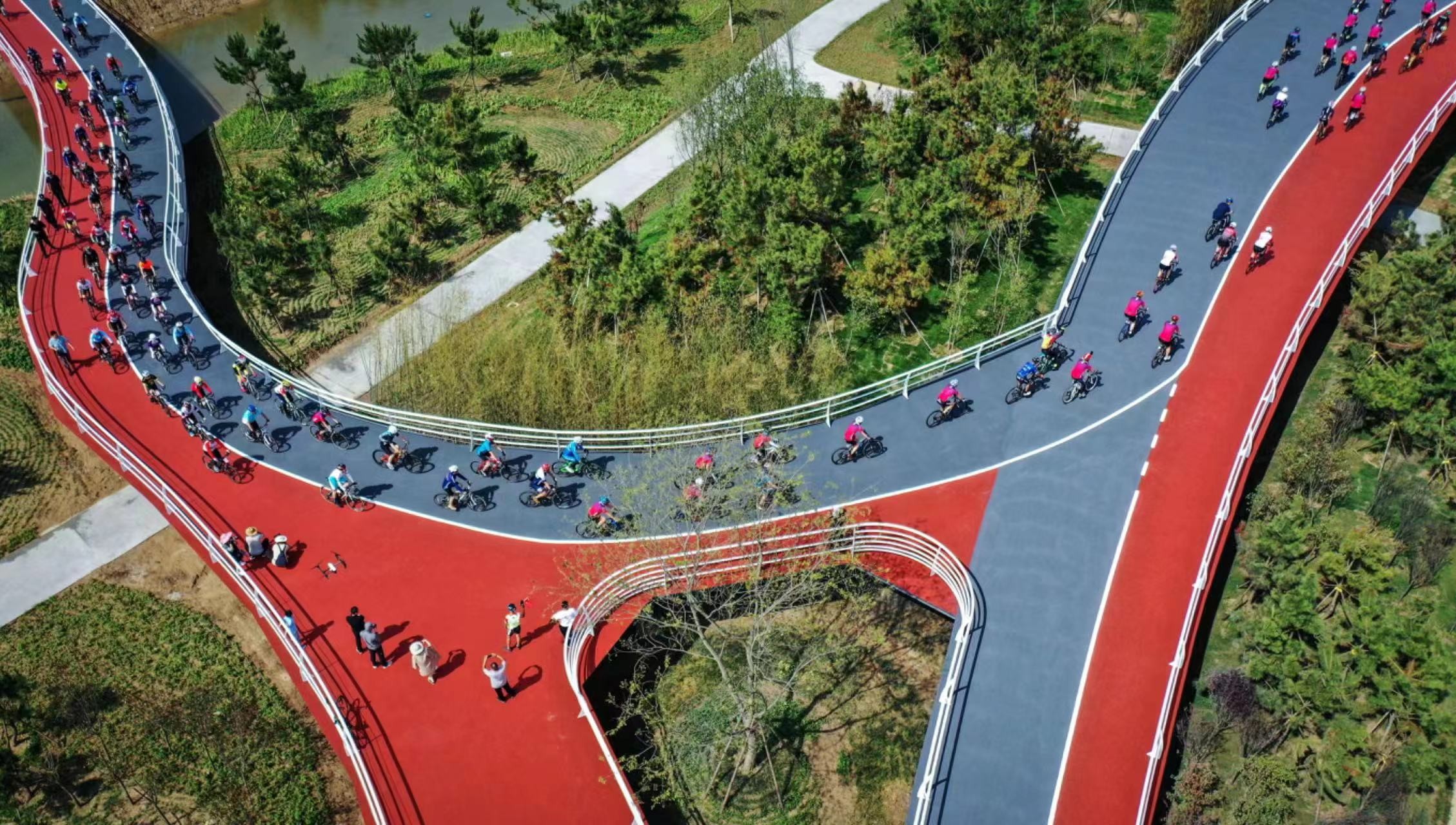 日照陽(yáng)光海岸綠道的騎行愛(ài)好者。李冰攝