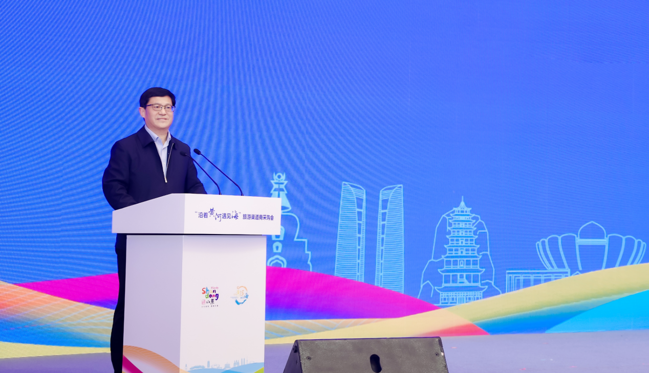 山東省文化和旅游廳黨組成員、副廳長王炳春致辭