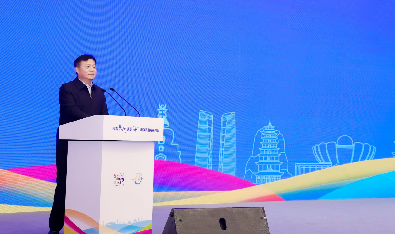 東營市委常委、常務(wù)副市長何憲卓