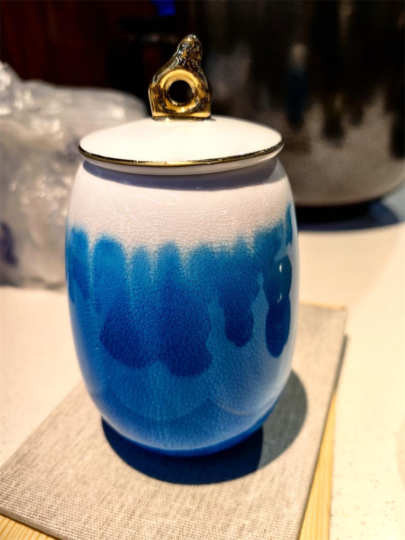 淄博窯現(xiàn)代創(chuàng)燒品種“魚子藍釉”