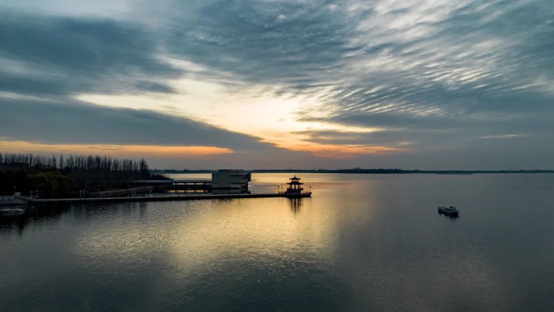 朝暉大道看日出。李東昊攝
