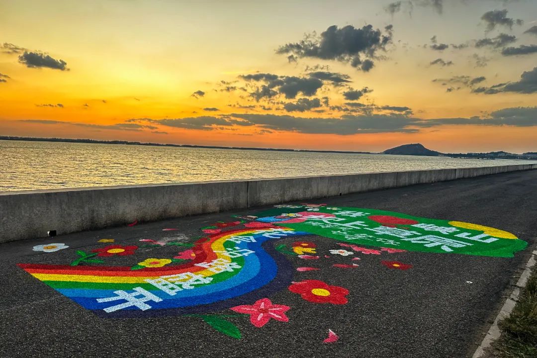 落霞大道看晚霞。竇東升攝