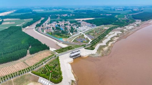 人民日?qǐng)?bào)整版聚焦山東加快建設(shè)綠色低碳高質(zhì)量發(fā)展先行區(qū)