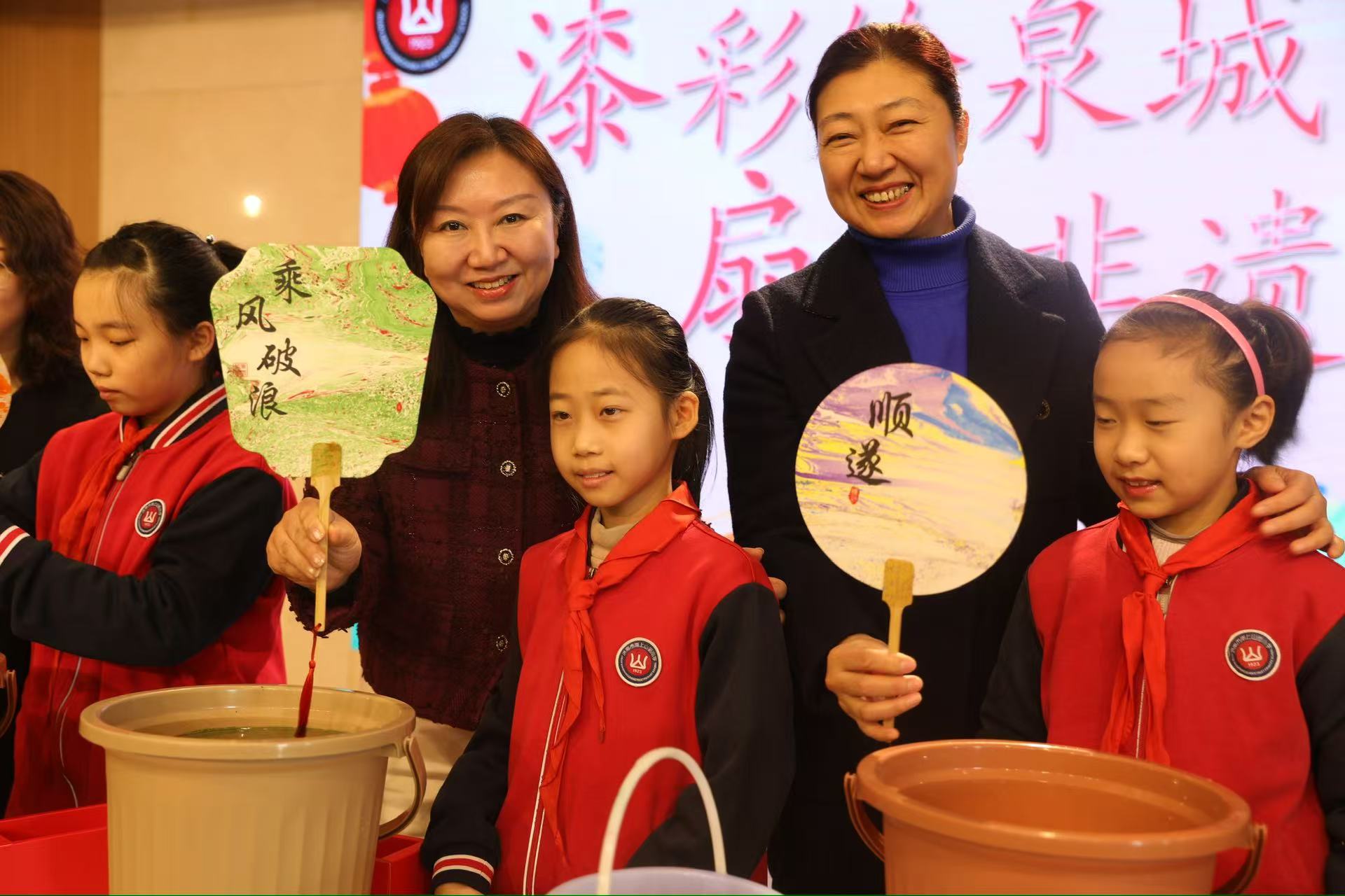 非遺“做”出來(lái)。張?jiān)娬Z(yǔ)攝