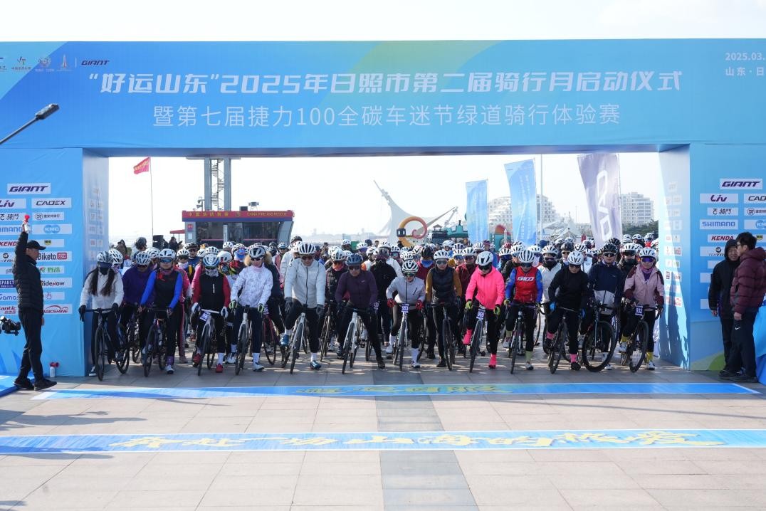 起跑線上選手們蓄勢待發(fā)。邱健濤攝