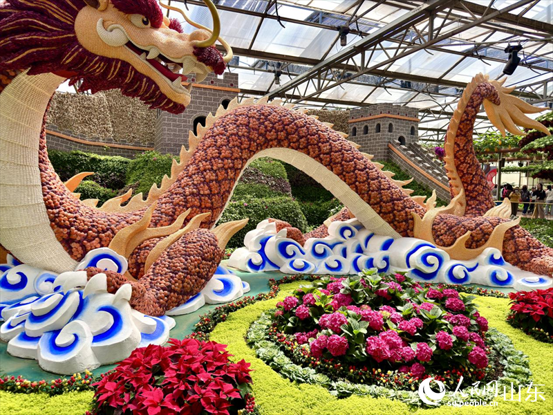 展館內(nèi)的蔬菜文化藝術(shù)景觀。人民網(wǎng) 鄭昕橋攝