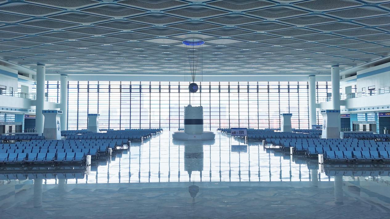 日照站候車室。王卓越 攝