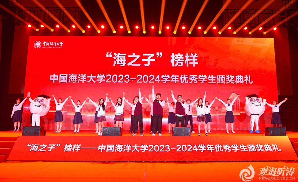 獲獎學生代表演唱典禮主題曲《青春的模樣》