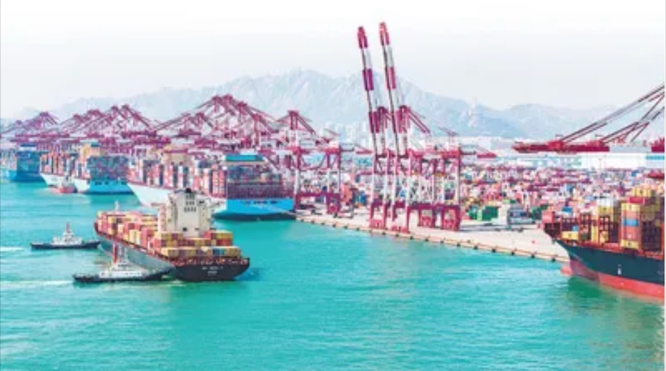 山東港口青島港前灣集裝箱碼頭。韓加君攝(人民視覺)