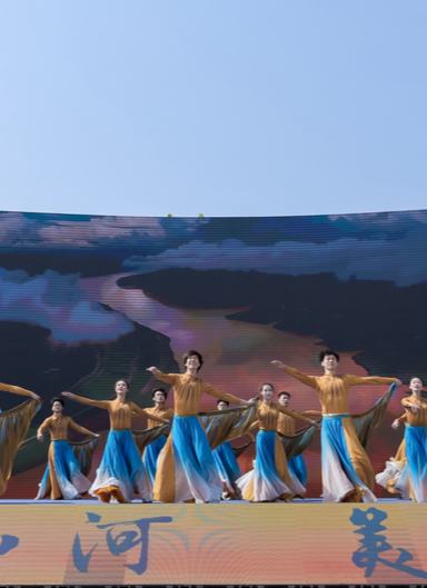 圖片說明代碼：1劉崗1職務(wù)職務(wù)職務(wù)職務(wù)職務(wù)職務(wù)職務(wù)職務(wù)職務(wù)職務(wù)職務(wù)職務(wù)查看詳情1培育會呼吸的“人工樹葉“一絲不茍的短發(fā)，說話時(shí)總是面帶微笑，鏡片后的目光溫和淡定.....眼前這位“80”后，不僅是金屬研究所太陽能光催化分解水綠氫制備技術(shù)研究的學(xué)術(shù)帶頭人，還是中國科學(xué)院100余家研究所中最年輕的“掌門人”之一。