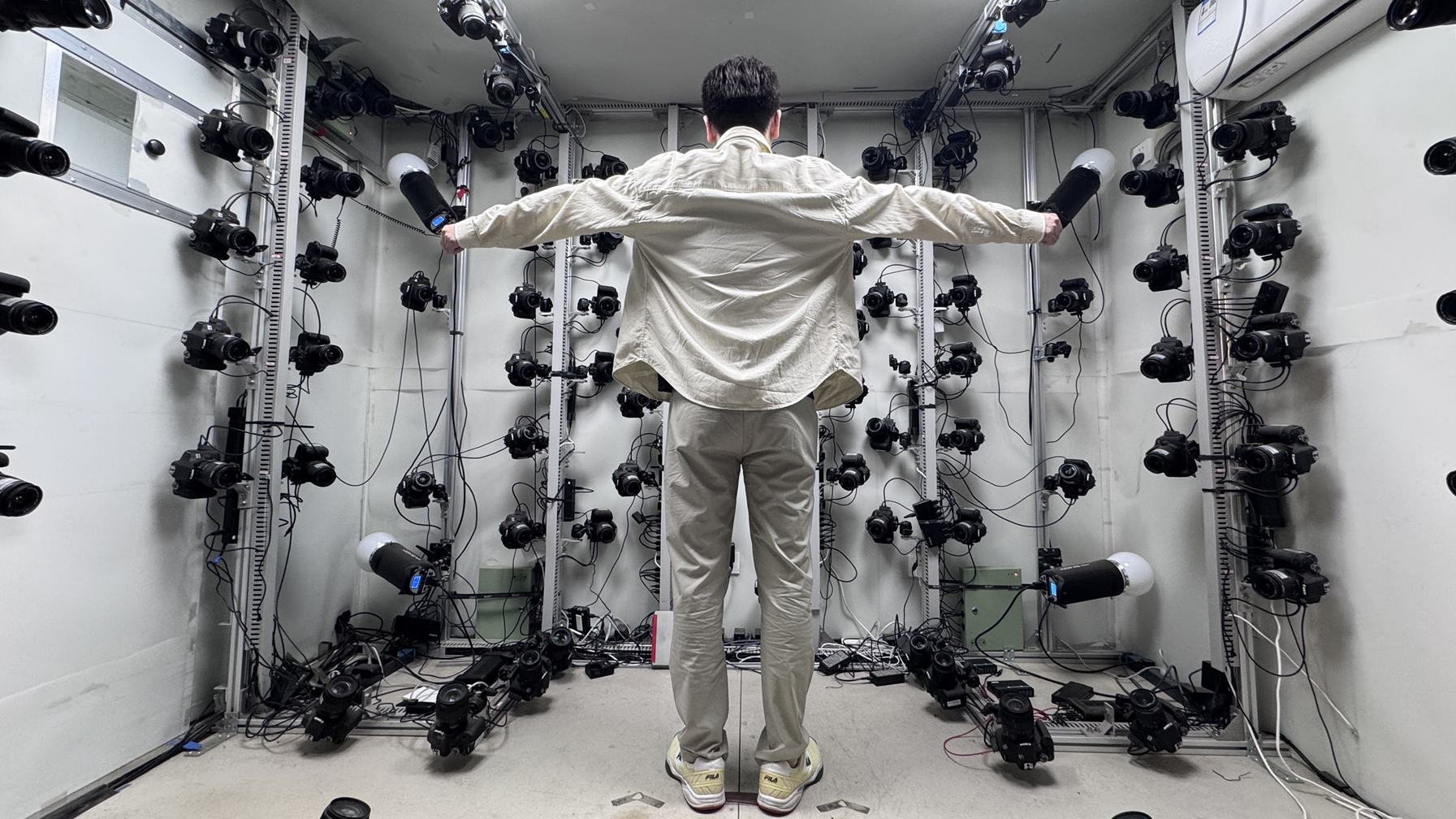 微米級超高精度系統(tǒng)——“穹頂光場”。人民網(wǎng) 喬姝攝