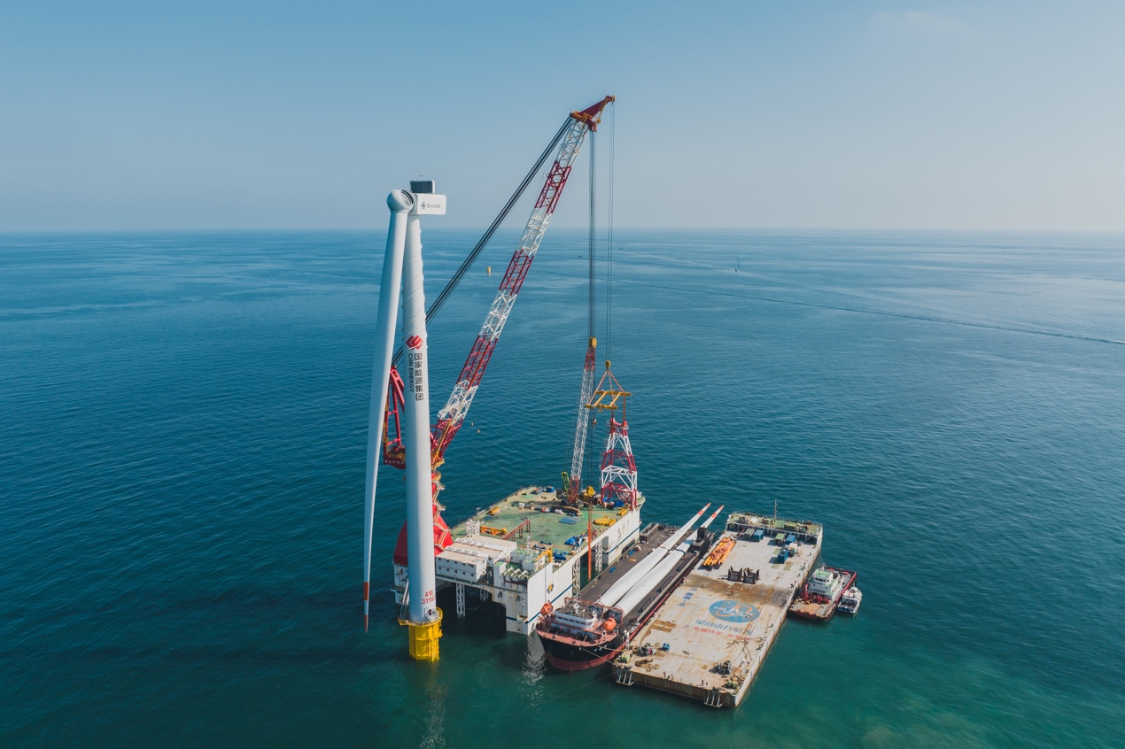 風(fēng)電機組安裝作業(yè)現(xiàn)場。辛戈攝