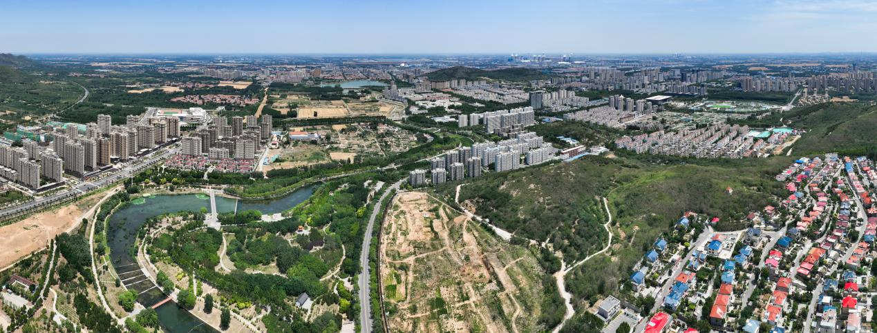 山東省鄒平市黛溪河國(guó)家水利風(fēng)景區(qū)，黛溪河蜿蜒穿過鄒平城市區(qū)。