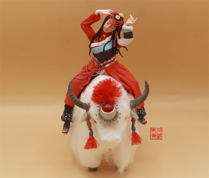泰山石家面塑作品《牦牛女孩》。受訪者供圖