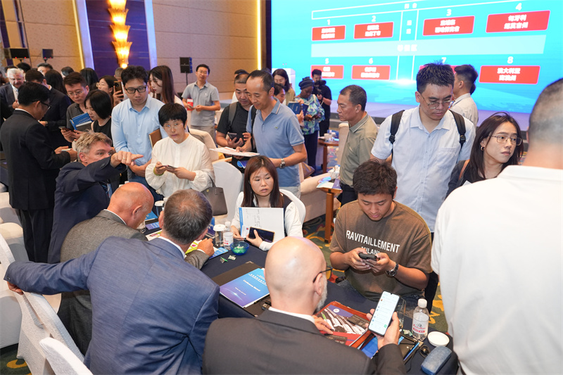 青島市企業(yè)與友城代表交流熱烈。青島市外辦供圖