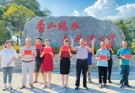 福建三明?？诖宕迕袷盏绞讖?zhí)计狈旨t。廖黎婷\攝