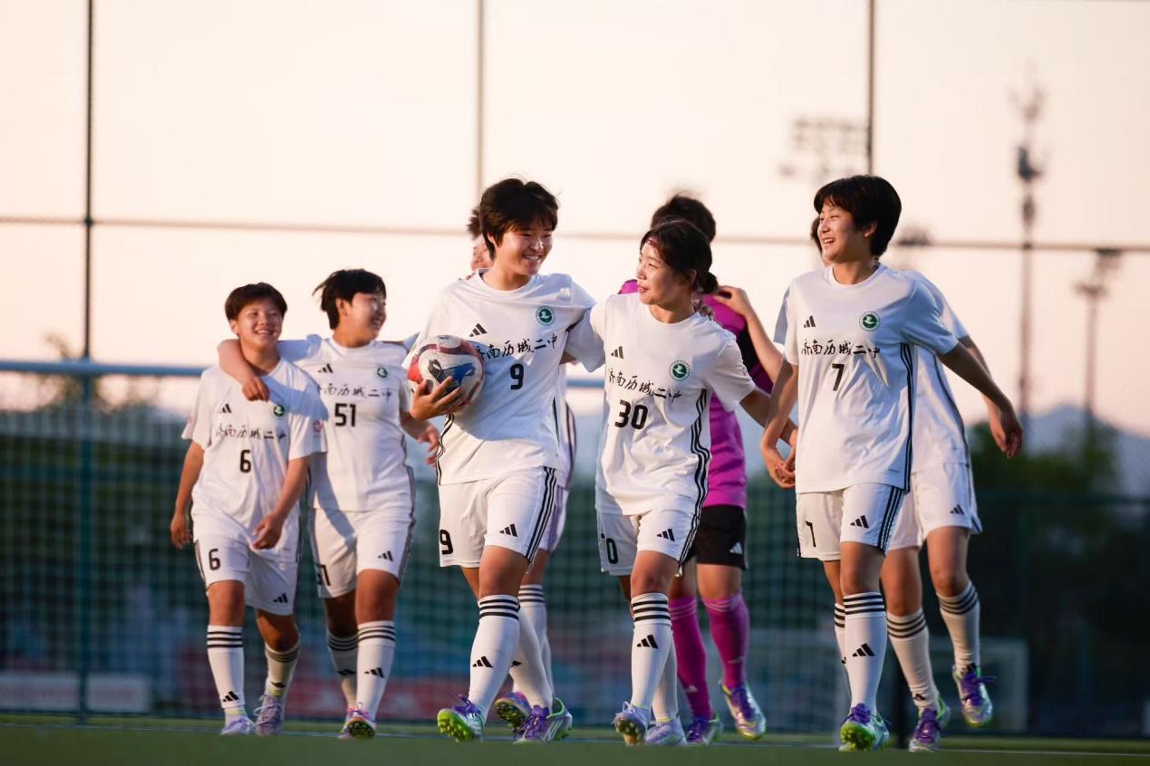 濟南歷城二中女足隊員們。 濟南歷城二中供圖