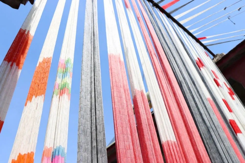 五顏六色的漁網(wǎng)，像鋪開了一張張彩色的畫布。濱州市沾化區(qū)委宣傳部供圖