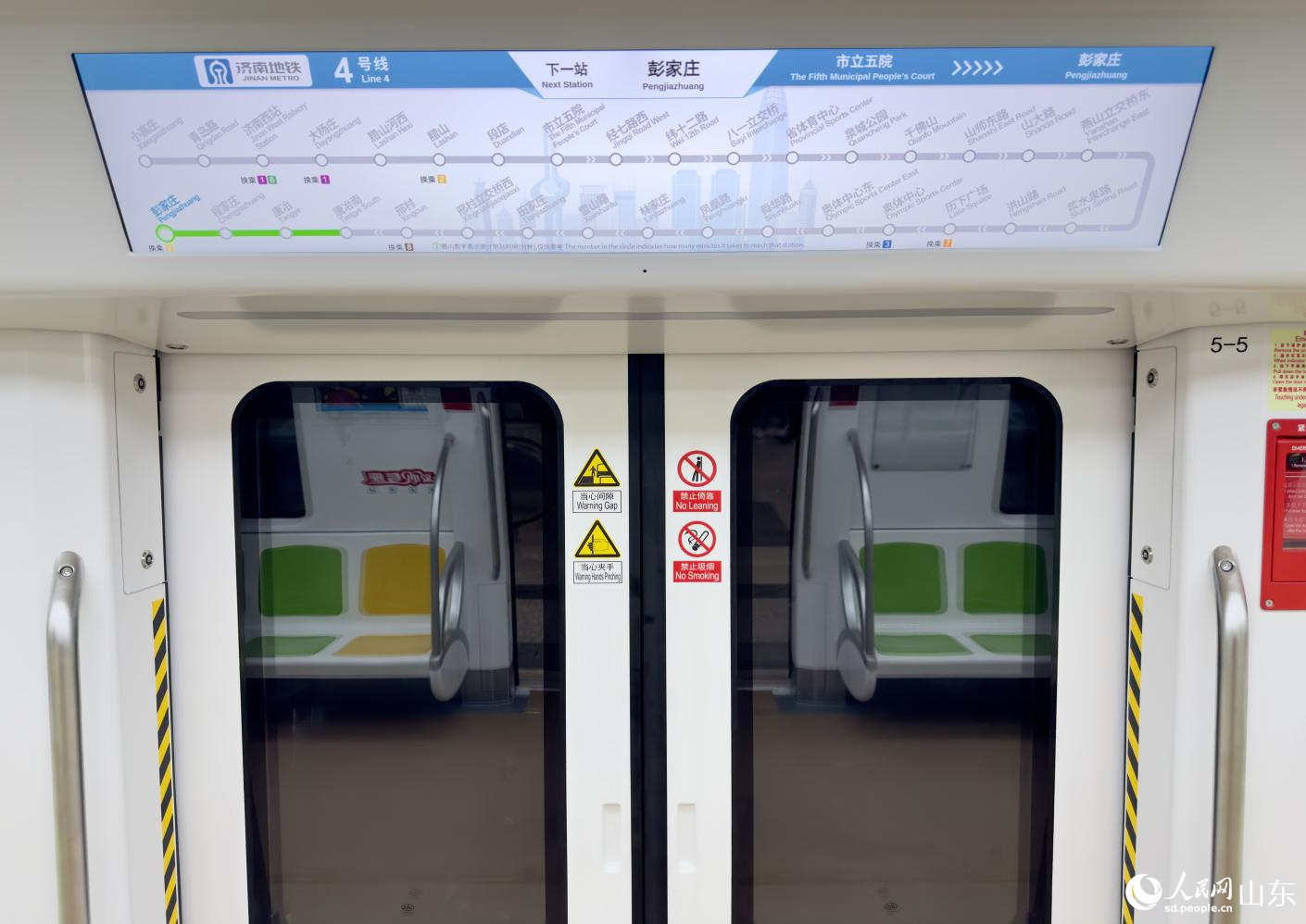 空載試運行期間，車廂內(nèi)部情況。人民網(wǎng) 莊潤澤攝