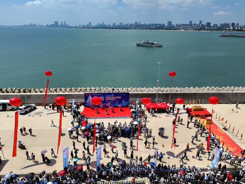 山海天一級(jí)漁港碼頭舉辦開海節(jié)，慶祝漁民出海捕撈祈望豐收而歸。張明慷 攝