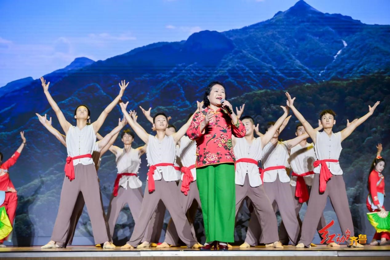 臨沂市非物質(zhì)文化遺產(chǎn)保護優(yōu)秀傳承人、《沂蒙山小調(diào)》第三代傳唱人宋守蓮演唱歌曲《沂蒙山小調(diào)》。山東廣播電視臺綜合廣播供圖