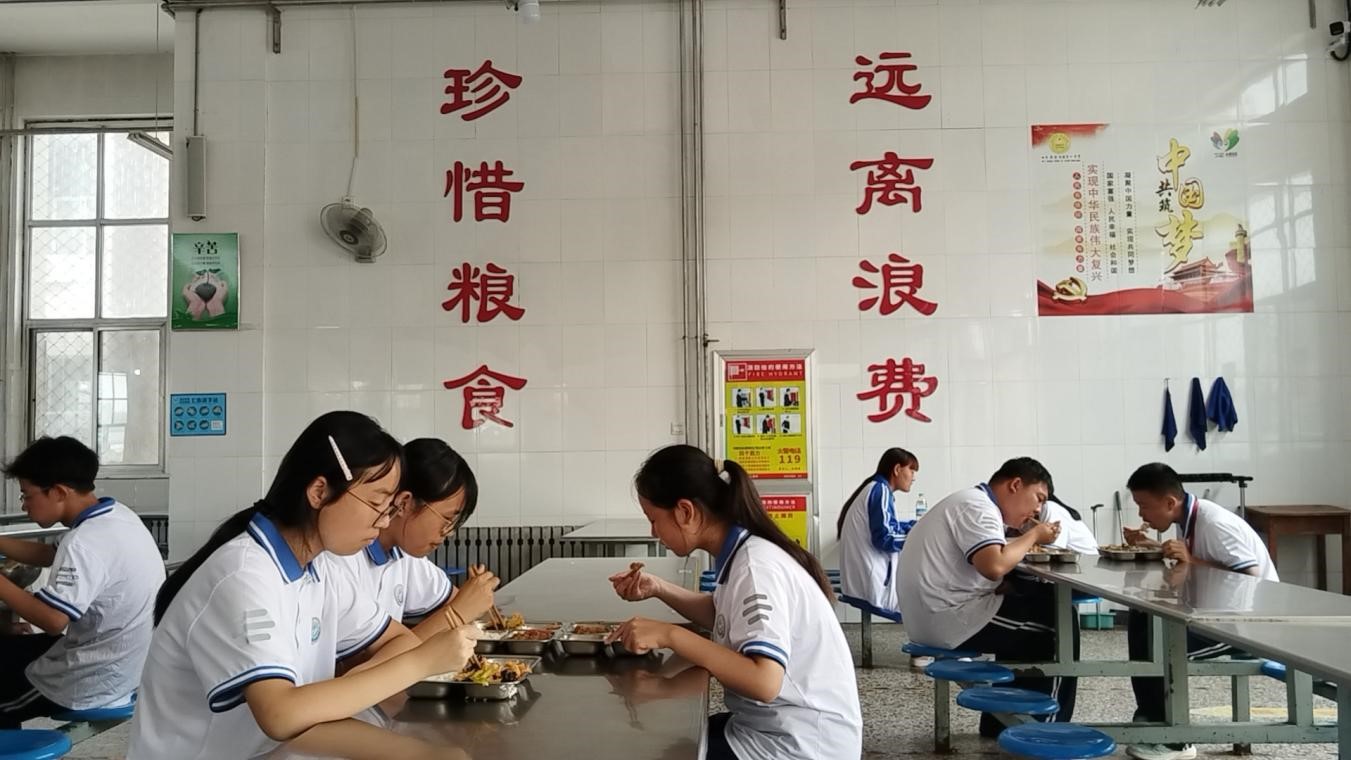 學(xué)校食堂開展光盤行動(dòng)。濟(jì)陽區(qū)糧食和物資儲(chǔ)備中心供圖