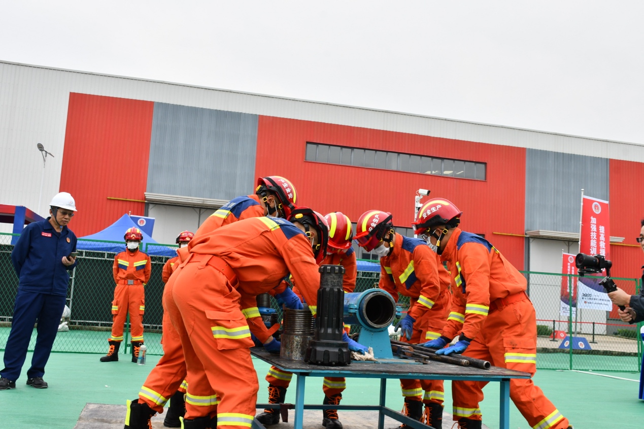 參賽隊(duì)員分工明確、協(xié)作有序。李洋攝