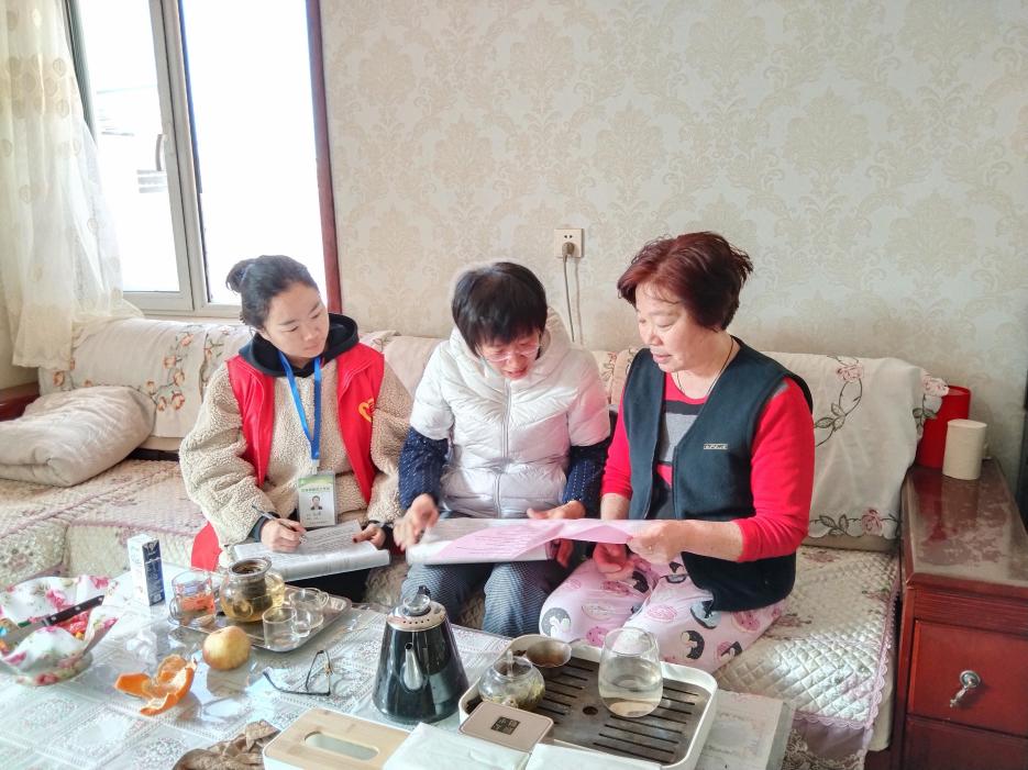 2025年2月15日，阜安街道市南小區(qū)社區(qū)社區(qū)工作者根據(jù)平臺(tái)信息提醒，主動(dòng)上門走訪并幫助居民辦理獨(dú)生子女補(bǔ)貼