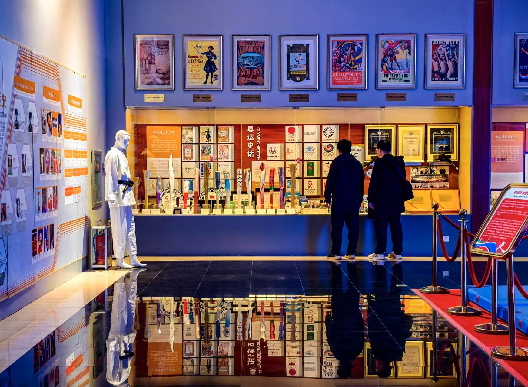 11月6日，游客在樂陵市泰山體育產業(yè)集團奧運博物館參觀游覽。