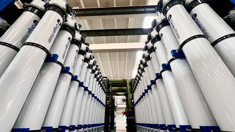 車(chē)間超濾膜過(guò)濾設(shè)備，過(guò)濾掉海水中的雜質(zhì)。楊寶勇攝