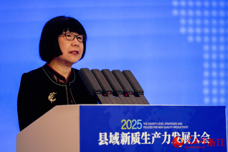 人民網(wǎng)黨委委員、監(jiān)事會主席、人民網(wǎng)研究院院長唐維紅致辭。人民網(wǎng)記者 章勇濤攝