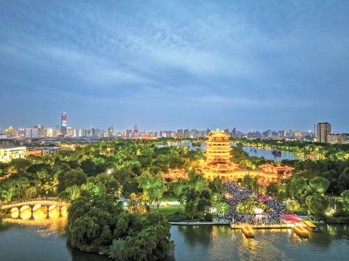 視覺(jué):半城湖色一樓璀璨