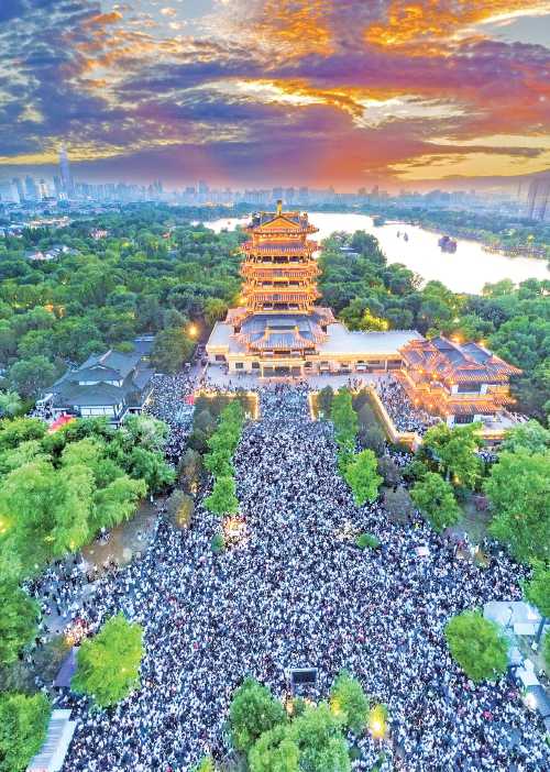 視覺(jué):半城湖色一樓璀璨