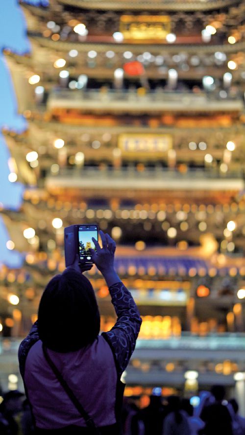 視覺(jué):半城湖色一樓璀璨