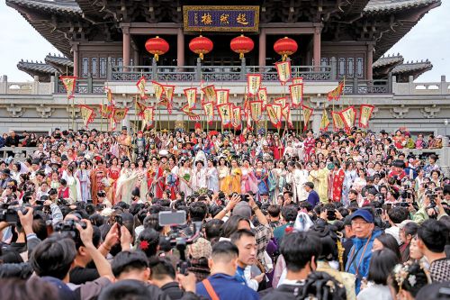 視覺(jué):半城湖色一樓璀璨