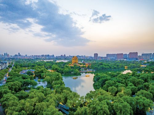 這個夏天來吹吹大明湖的晚風(fēng)吧