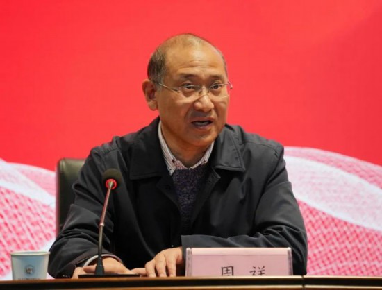 上海博物館研究館員、國家文物鑒定委員會委員周祥發(fā)言。