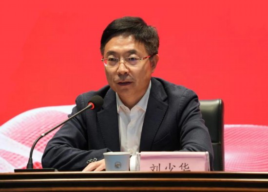 山東省文化和旅游廳副廳長劉少華講話。