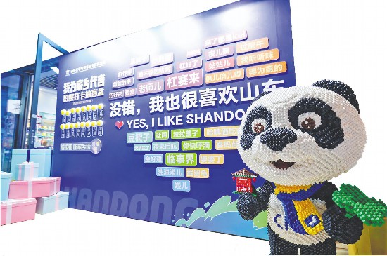 圖為第八屆進(jìn)博會(huì)山東老字號(hào)暨非遺文化體驗(yàn)館。(孫源澤)