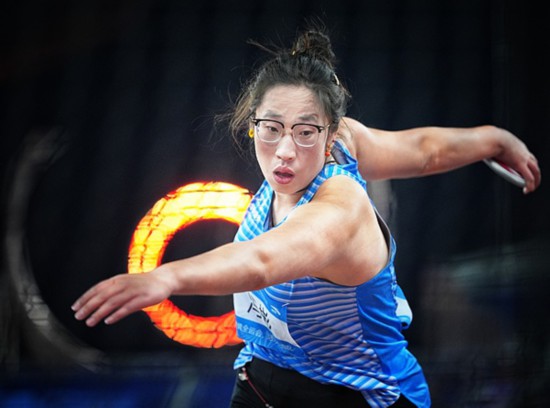 馮彬獲得女子鐵餅金牌