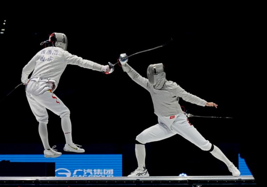 男子佩劍個人決賽中，山東選手魏振浩戰(zhàn)勝香港選手獲得冠軍
